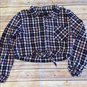 FOREVER 21 CROP PLAID SHIRT SIZE MEDIUM